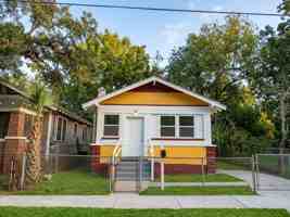 featured image of 1427 W 8th St