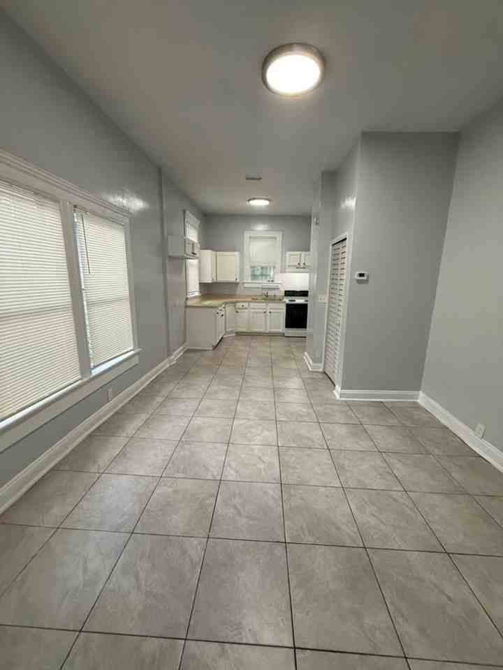 1427 W 8th St - Photo 3 of 18