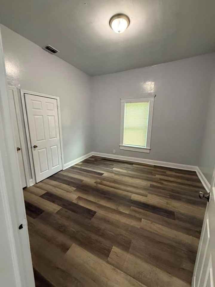 1427 W 8th St - Photo 4 of 18