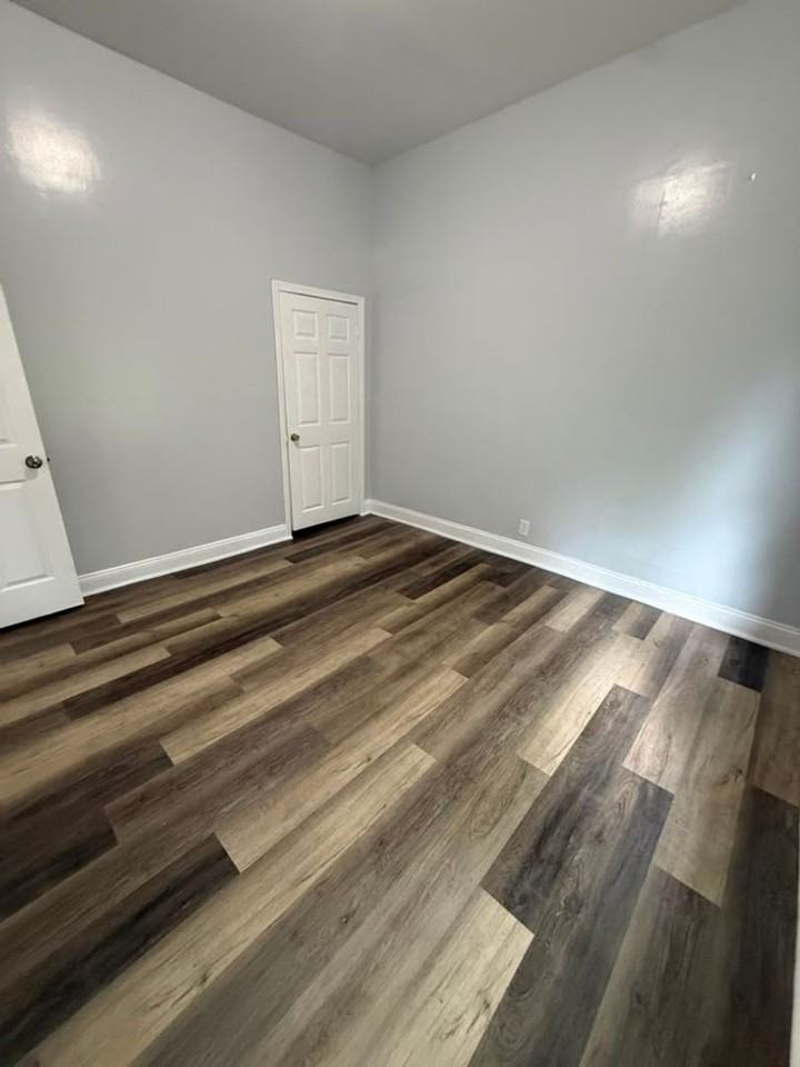 1427 W 8th St - Photo 5 of 18