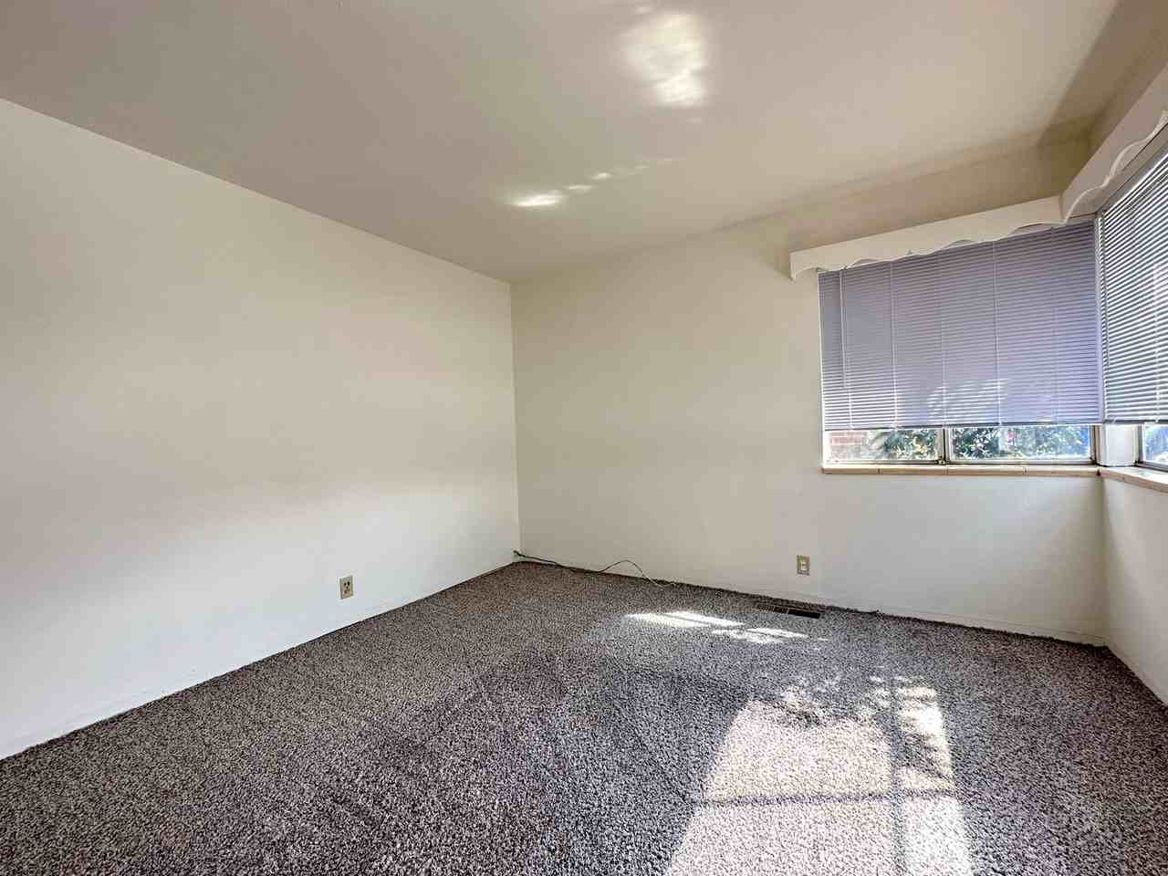 362 Wilson Ave - Photo 4 of 8