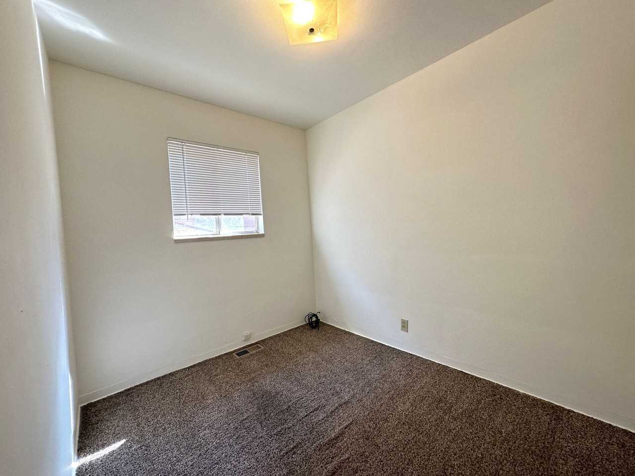 362 Wilson Ave - Photo 6 of 8