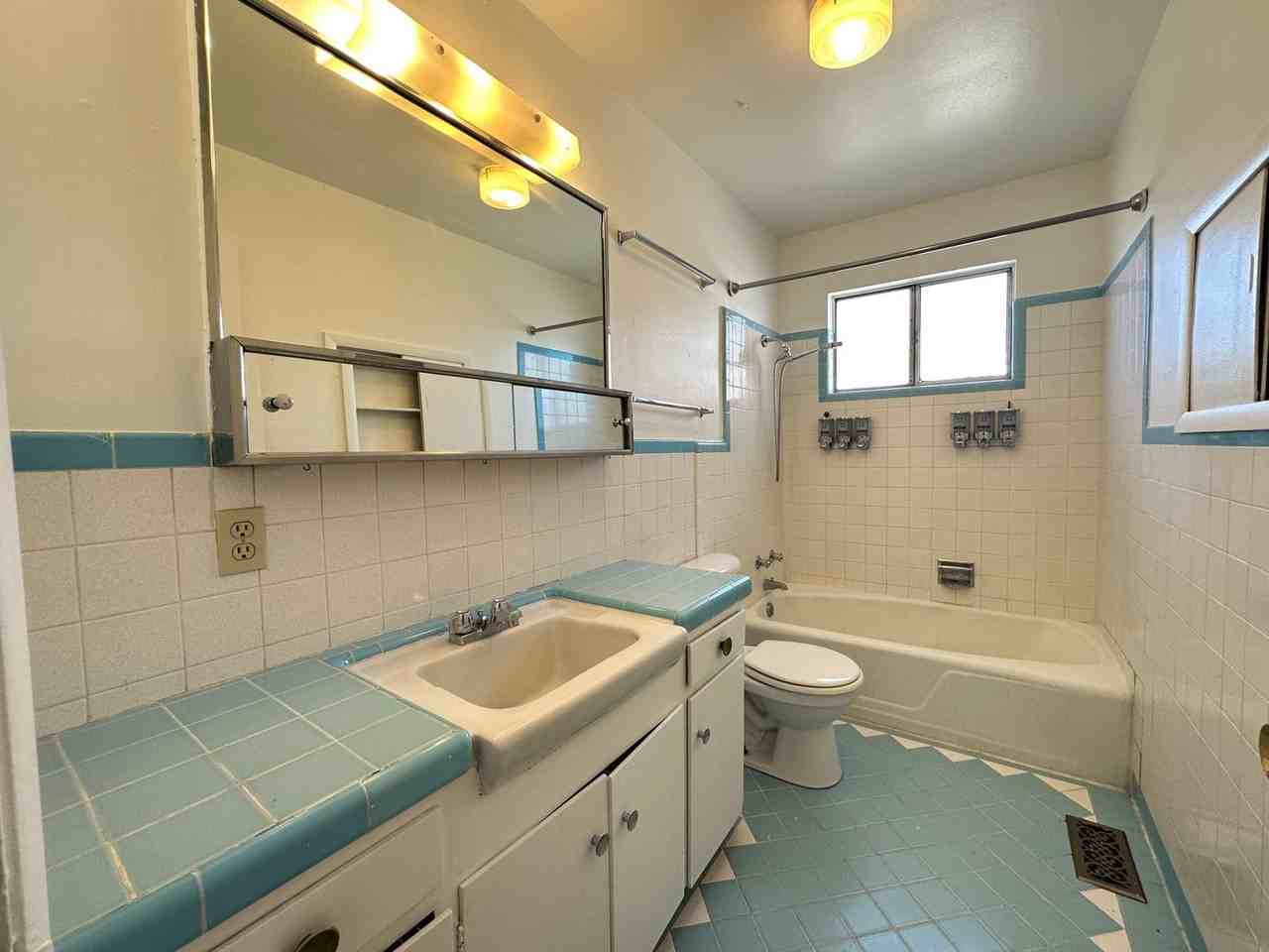362 Wilson Ave - Photo 7 of 8