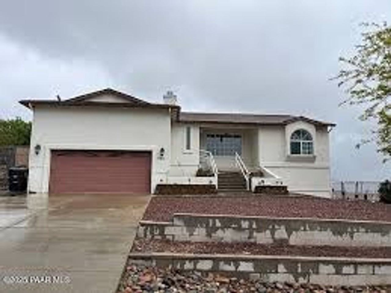 4921 N Reavis Dr - Photo 2 of 28