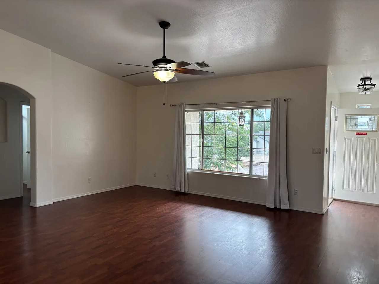 4921 N Reavis Dr - Photo 3 of 28