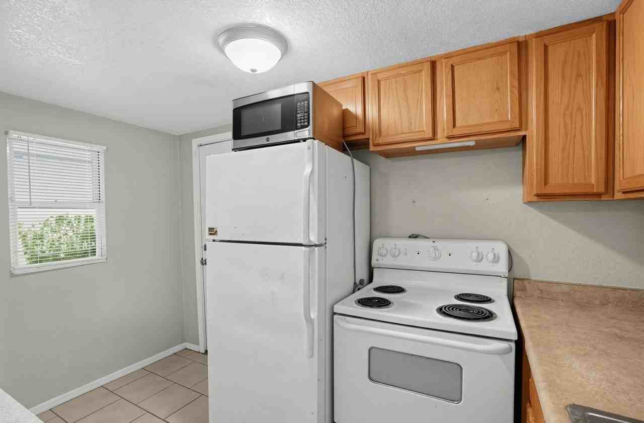 1524 W Monroe St - Photo 2 of 14