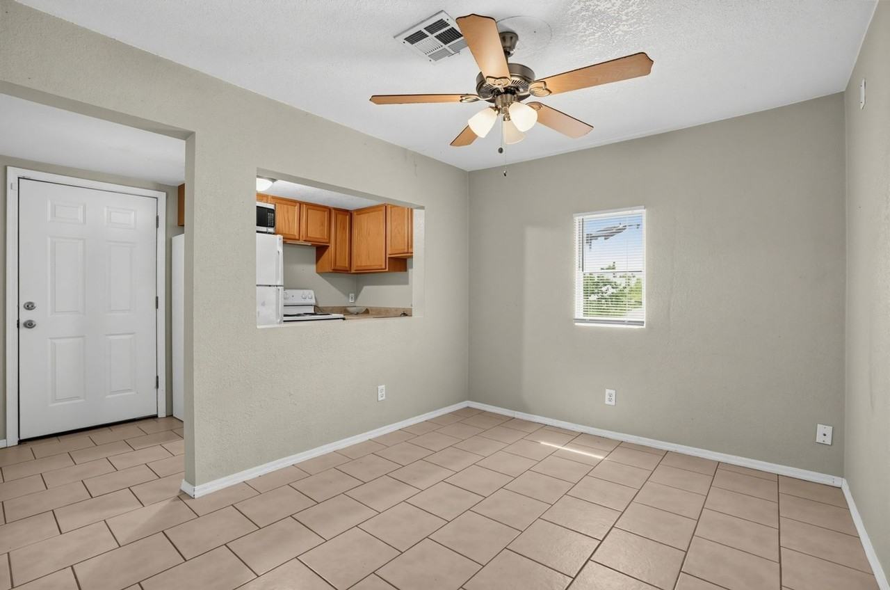 1524 W Monroe St - Photo 5 of 14
