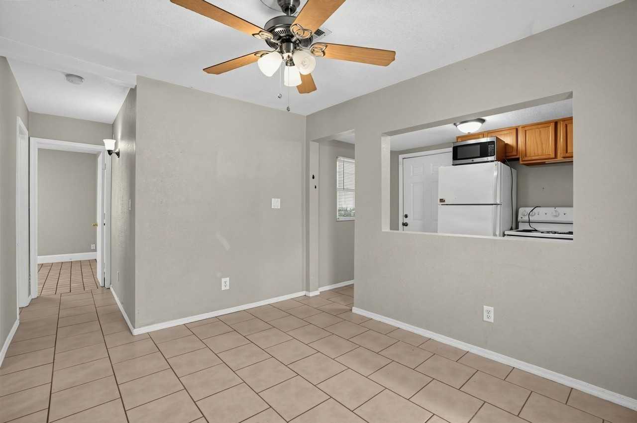 1524 W Monroe St - Photo 6 of 14