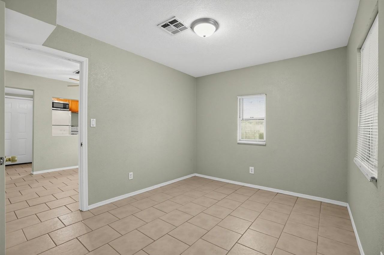 1524 W Monroe St - Photo 7 of 14