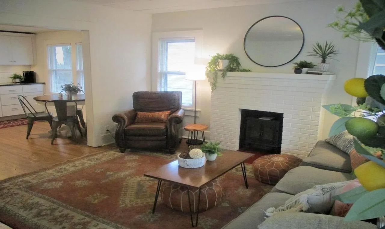 1069 S Broadway Ave - Photo 3 of 12