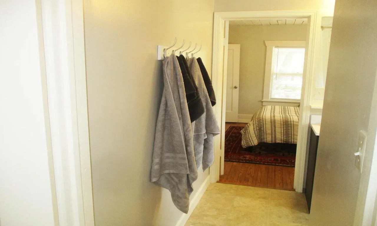 1069 S Broadway Ave - Photo 6 of 12
