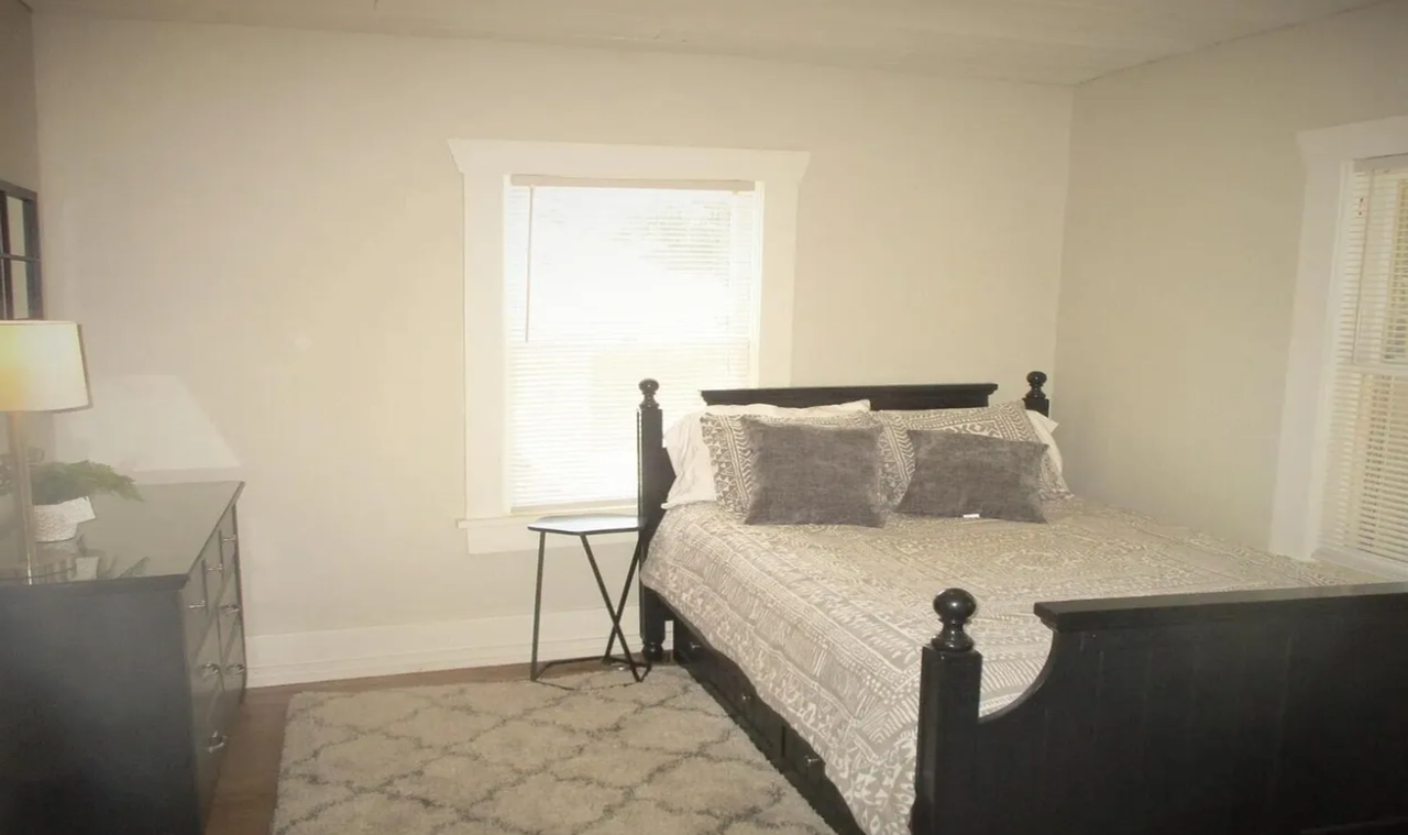 1069 S Broadway Ave - Photo 7 of 12