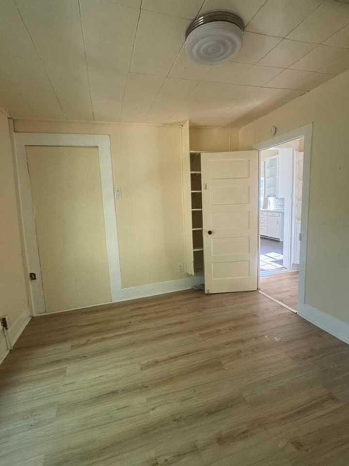 1008 Marguerite St - Photo 3 of 10
