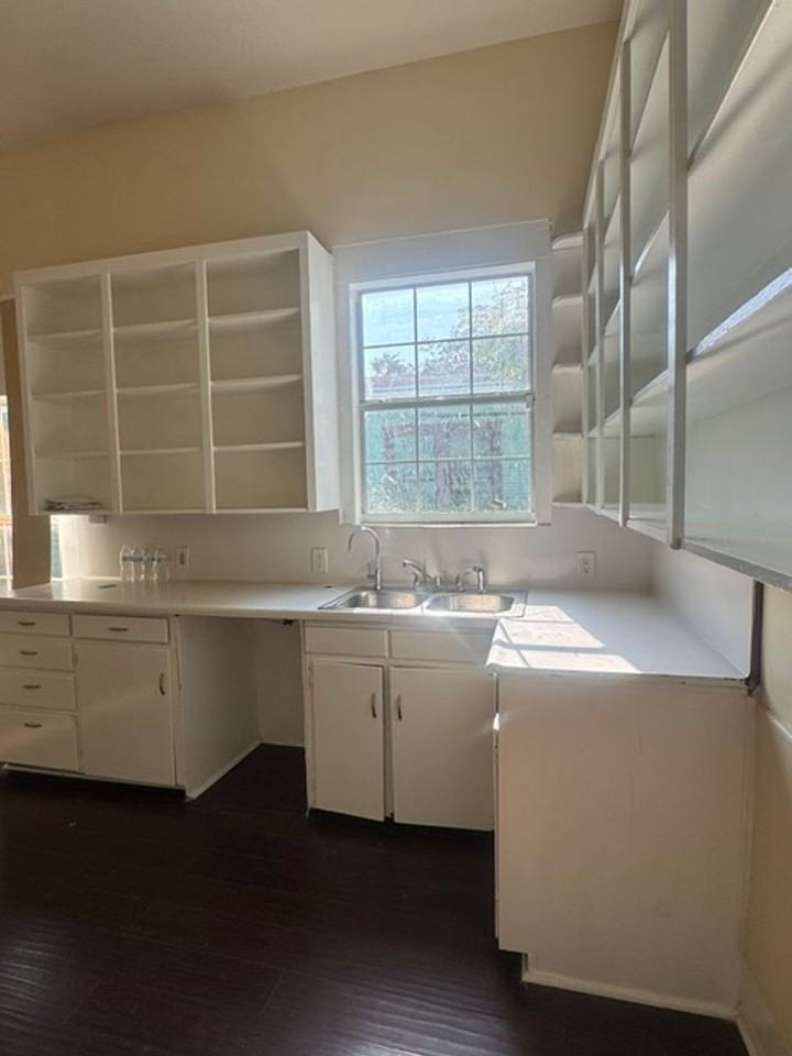1008 Marguerite St - Photo 7 of 10