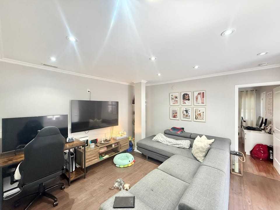 19 Seneca Avenue #1 - Photo 7 of 8
