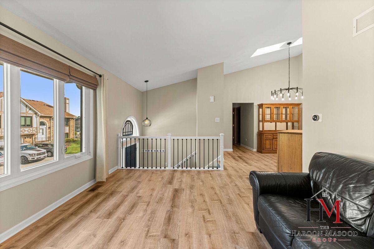 9241 Windsor Pkwy - Photo 5 of 24