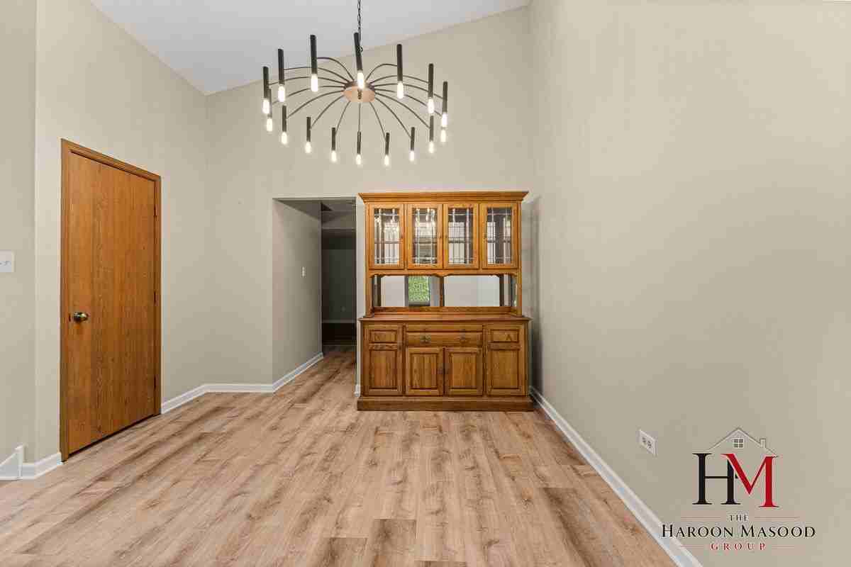 9241 Windsor Pkwy - Photo 6 of 24