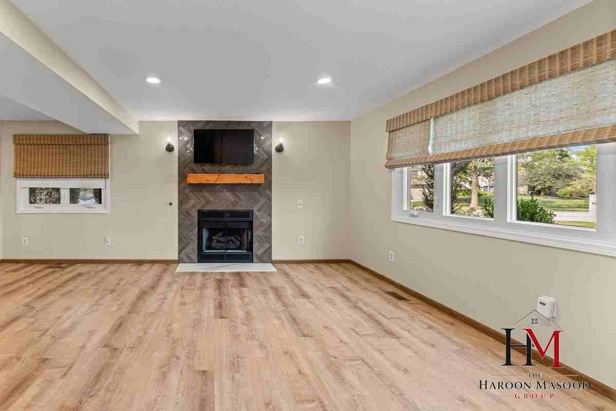 9241 Windsor Pkwy - Photo 7 of 24