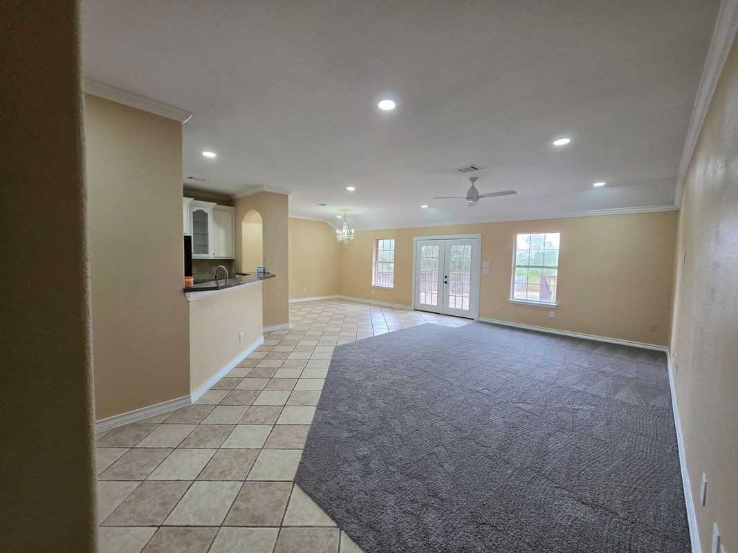 12201 Margo Dr - Photo 4 of 27