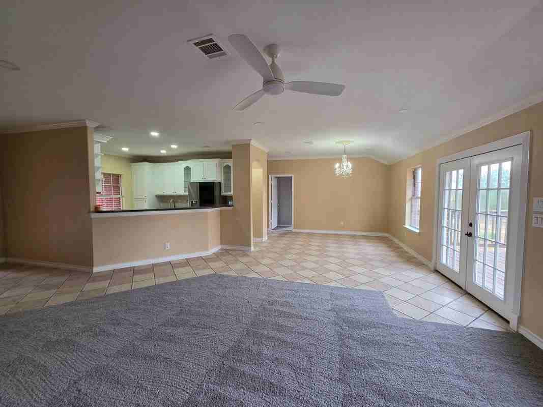 12201 Margo Dr - Photo 5 of 27