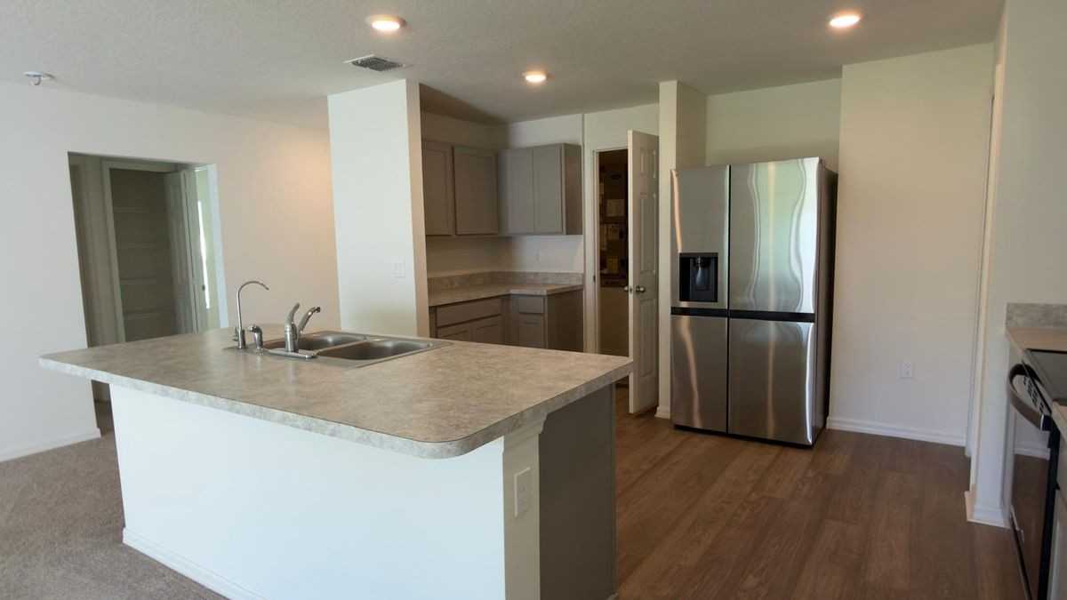 2507 Se Charleston Dr - Photo 3 of 26