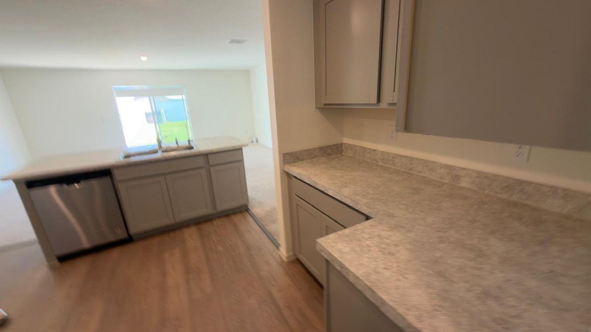 2507 Se Charleston Dr - Photo 4 of 26
