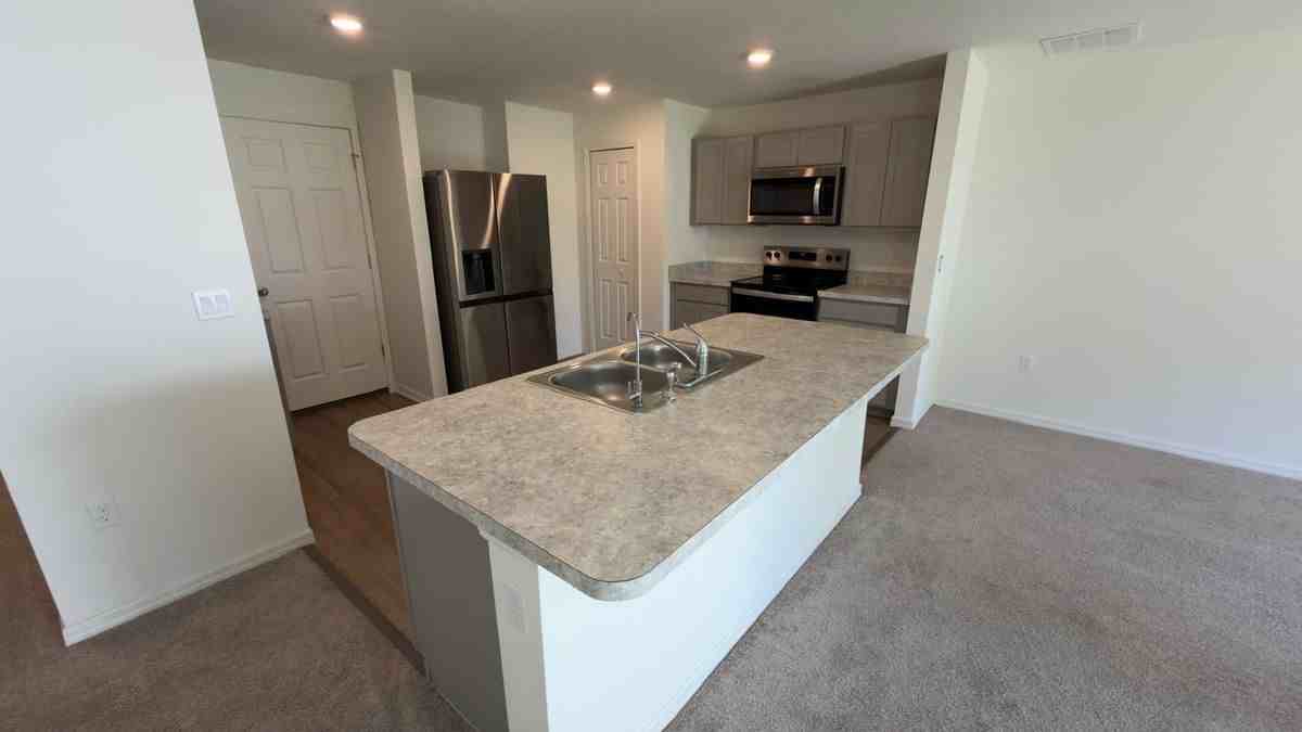 2507 Se Charleston Dr - Photo 6 of 26
