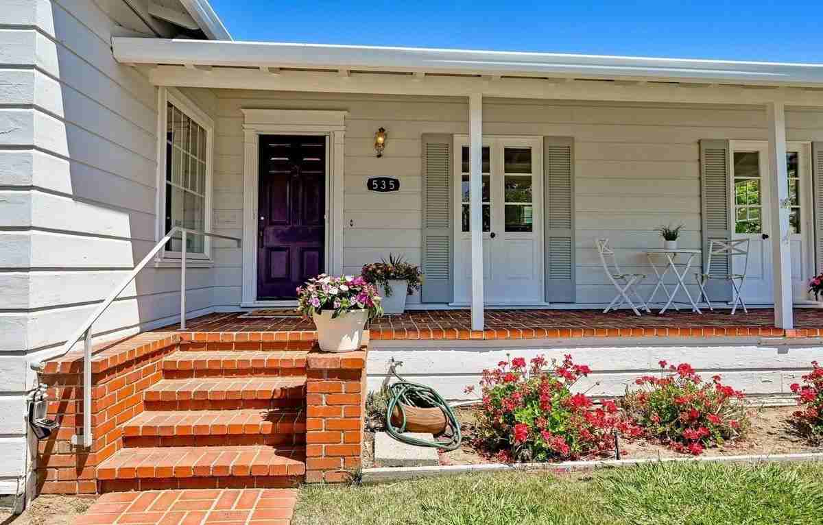 535 Bertola St - Photo 2 of 18