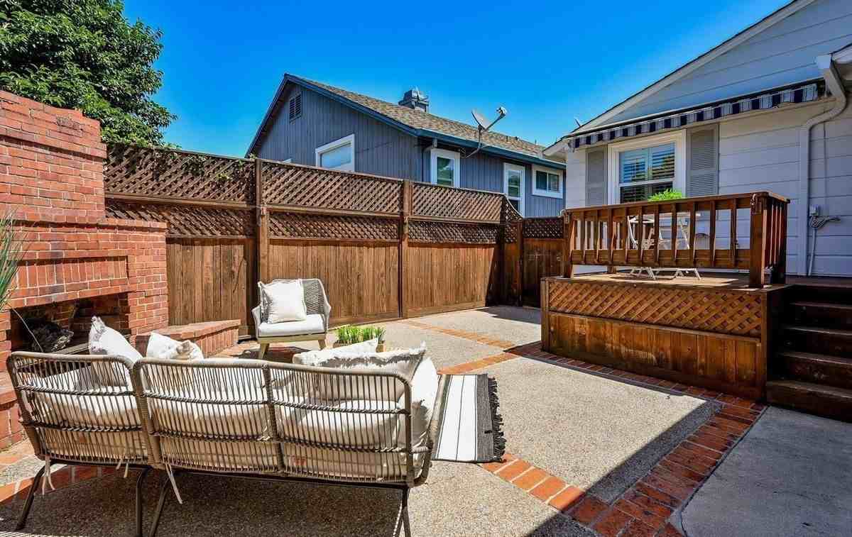 535 Bertola St - Photo 6 of 18