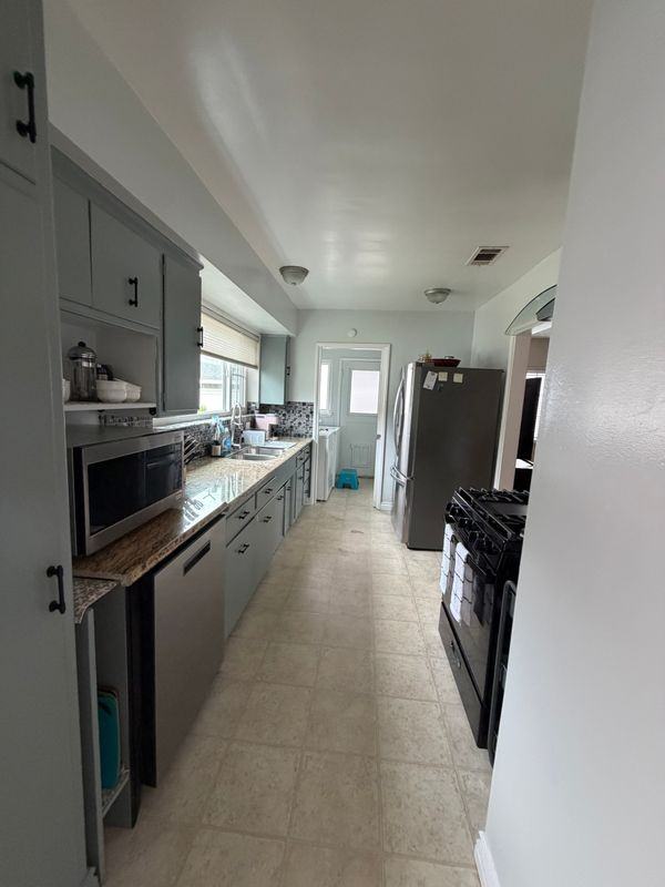 8352 Georgetown Ave - Photo 4 of 9