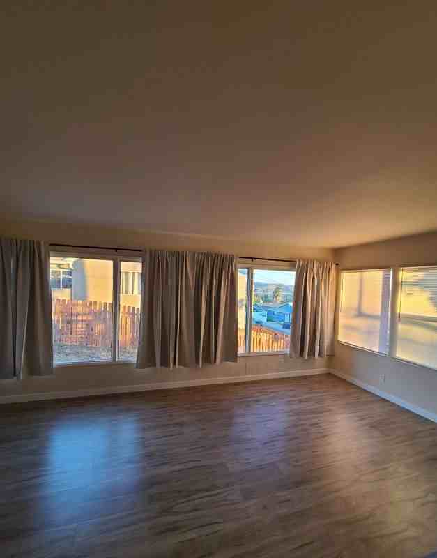 929 Maya St - Photo 4 of 26