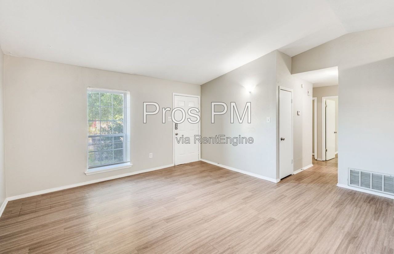 2326 Newbury Dr - Photo 2 of 12