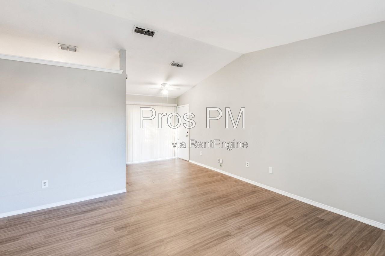 2326 Newbury Dr - Photo 3 of 12