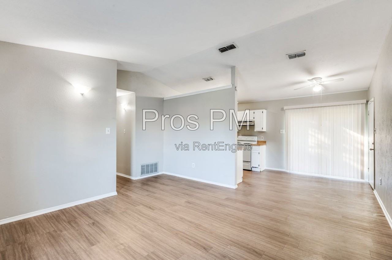 2326 Newbury Dr - Photo 4 of 12