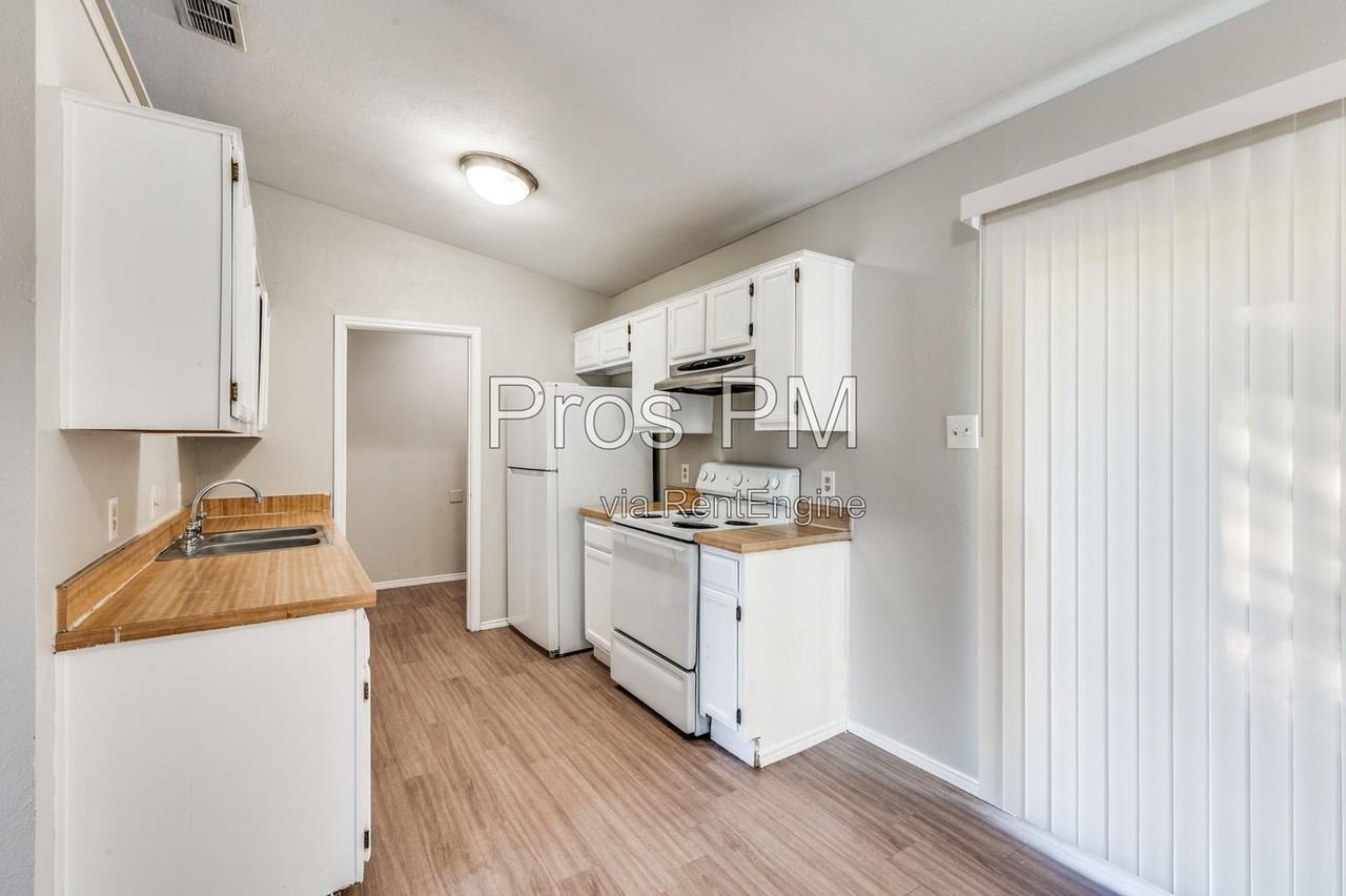2326 Newbury Dr - Photo 5 of 12