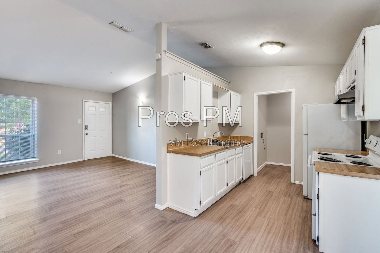 2326 Newbury Dr - Photo 6 of 12