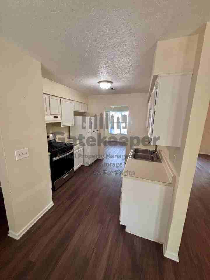 145 Fieldstone Dr - Photo 4 of 20
