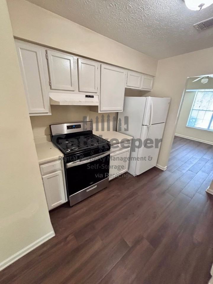 145 Fieldstone Dr - Photo 5 of 20