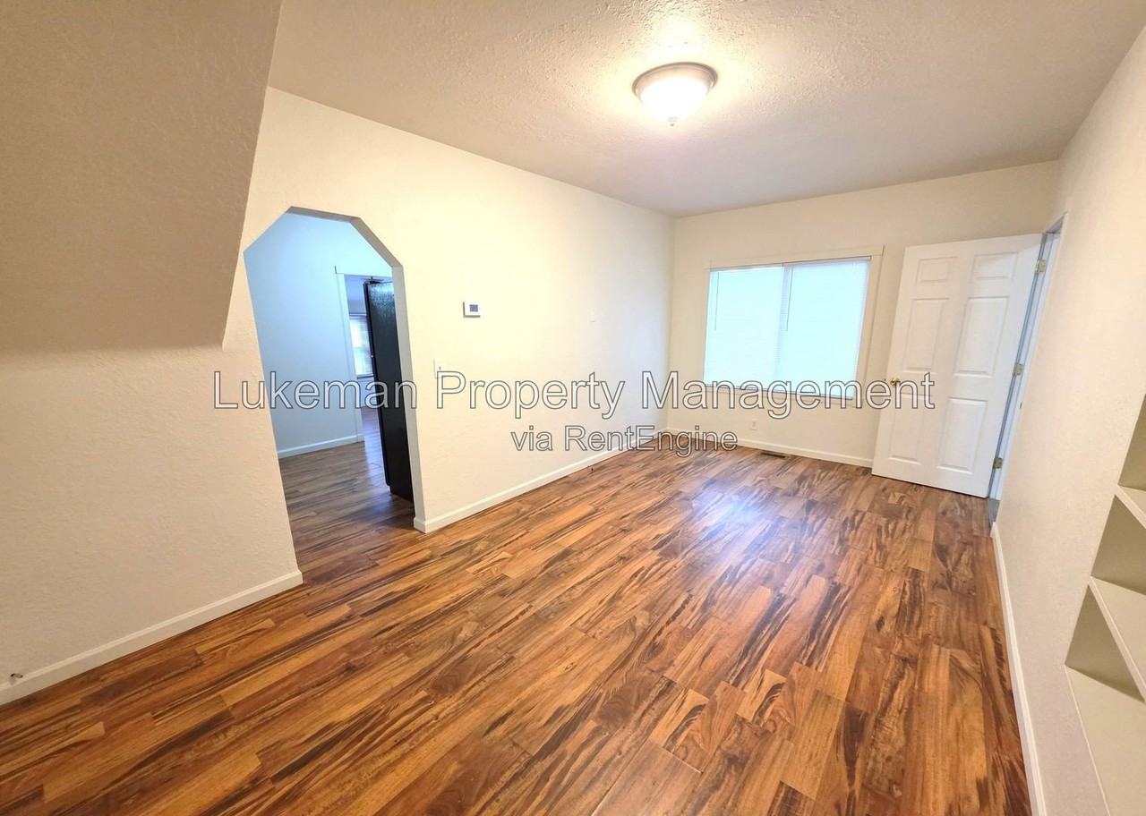5544 N 20th St - Photo 4 of 13