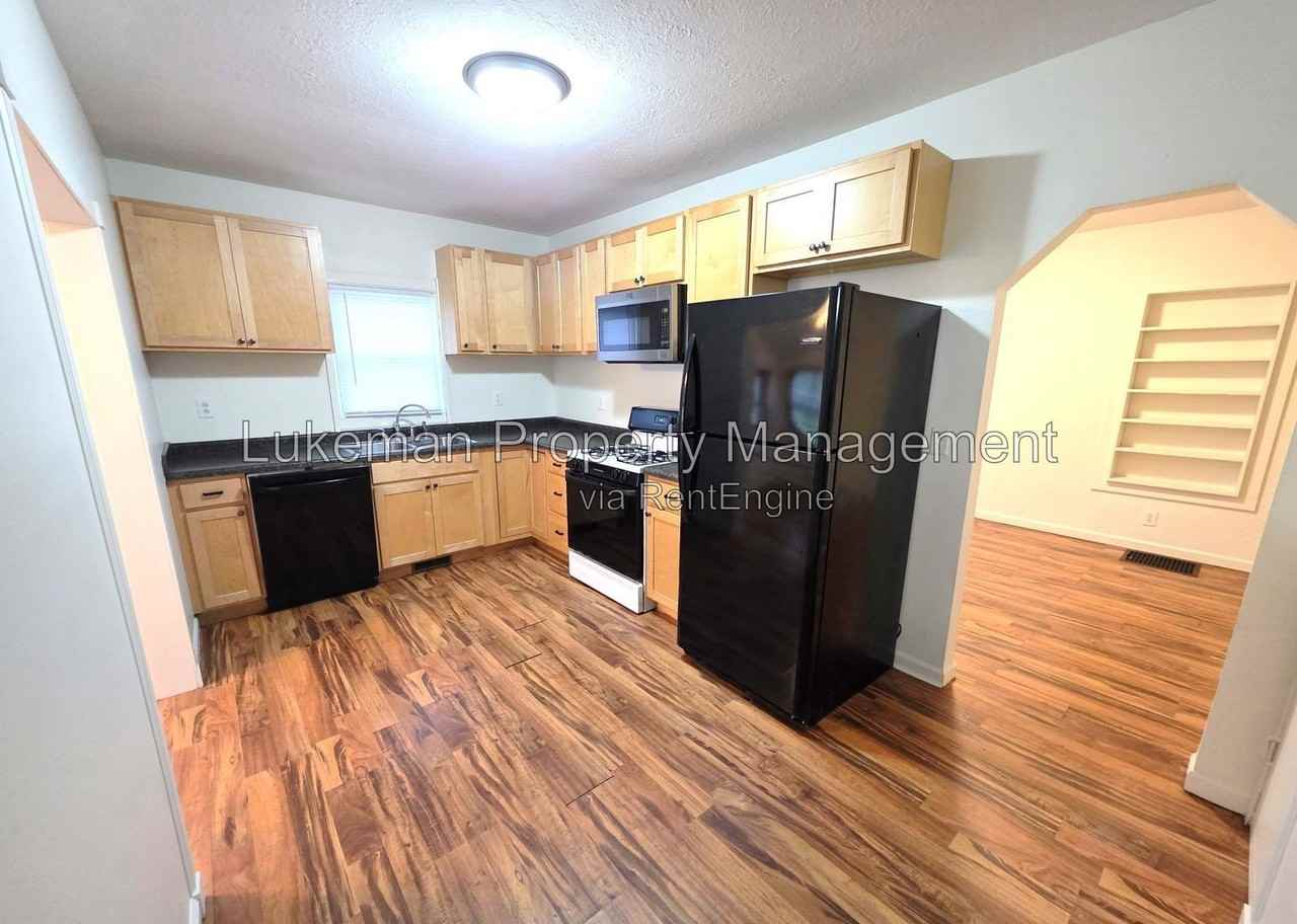 5544 N 20th St - Photo 5 of 13