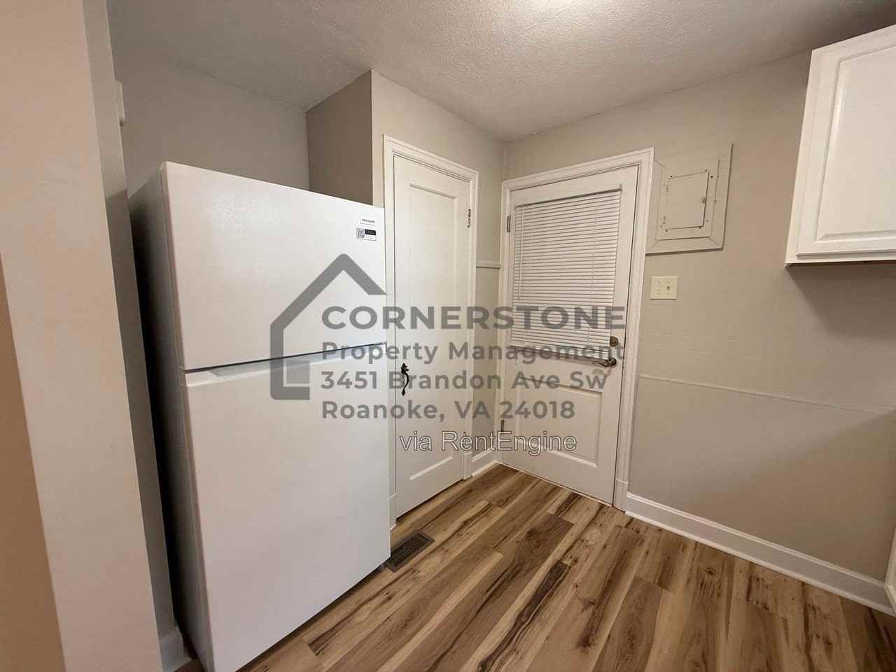 353 Highland Ave Sw #1 - Photo 4 of 12