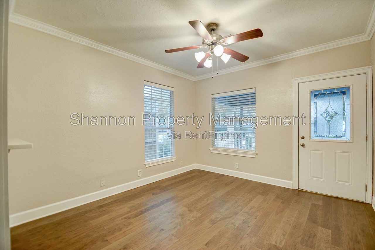 711 W 10th St #A - Photo 5 of 19