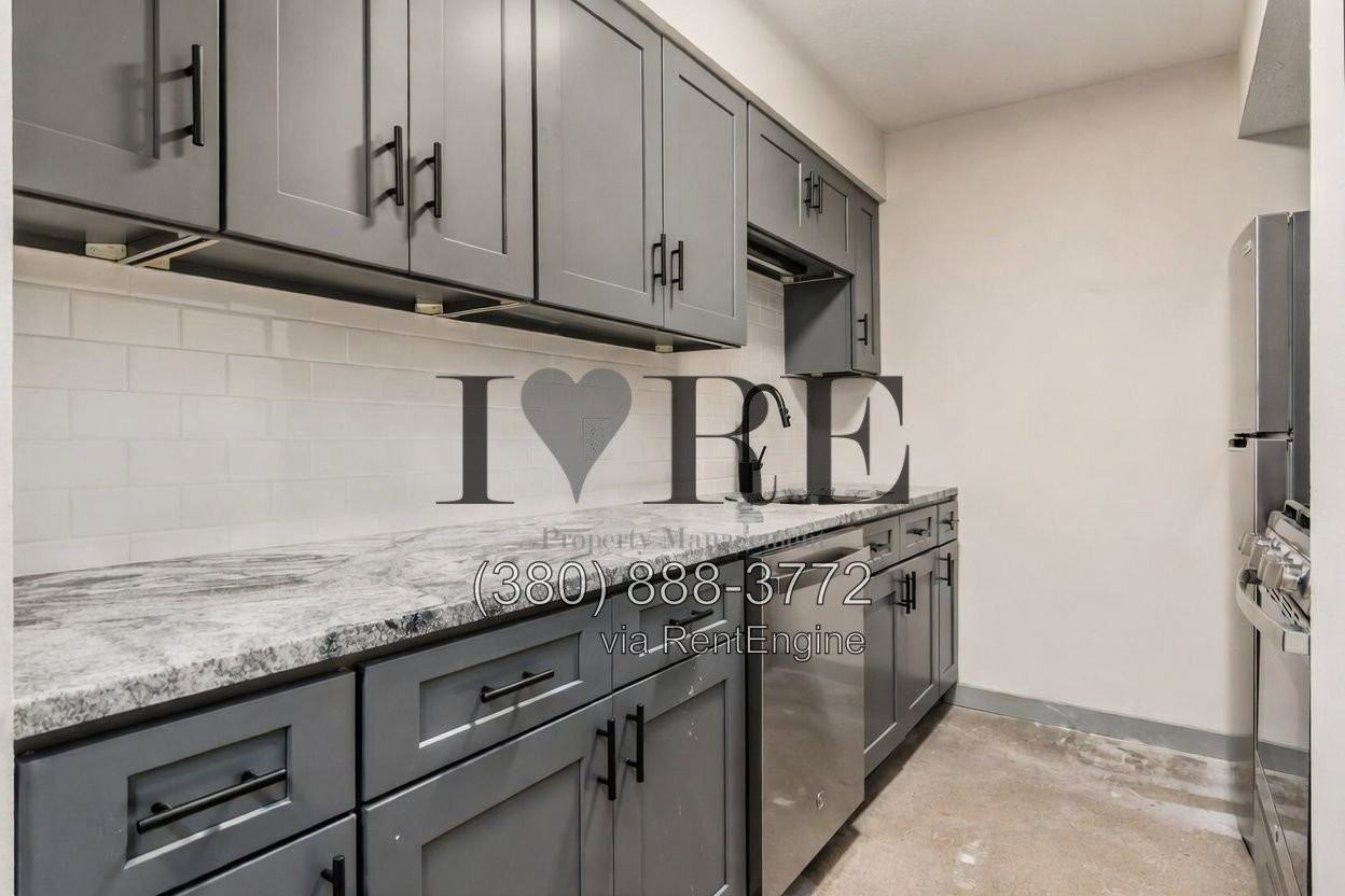 2085 W Broad St #104 - Photo 5 of 15