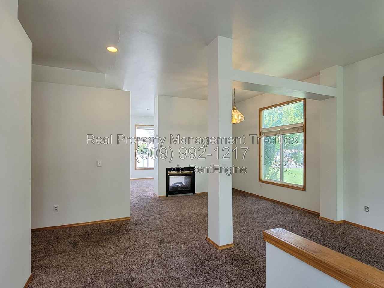 2567 Prestwick Dr - Photo 2 of 17