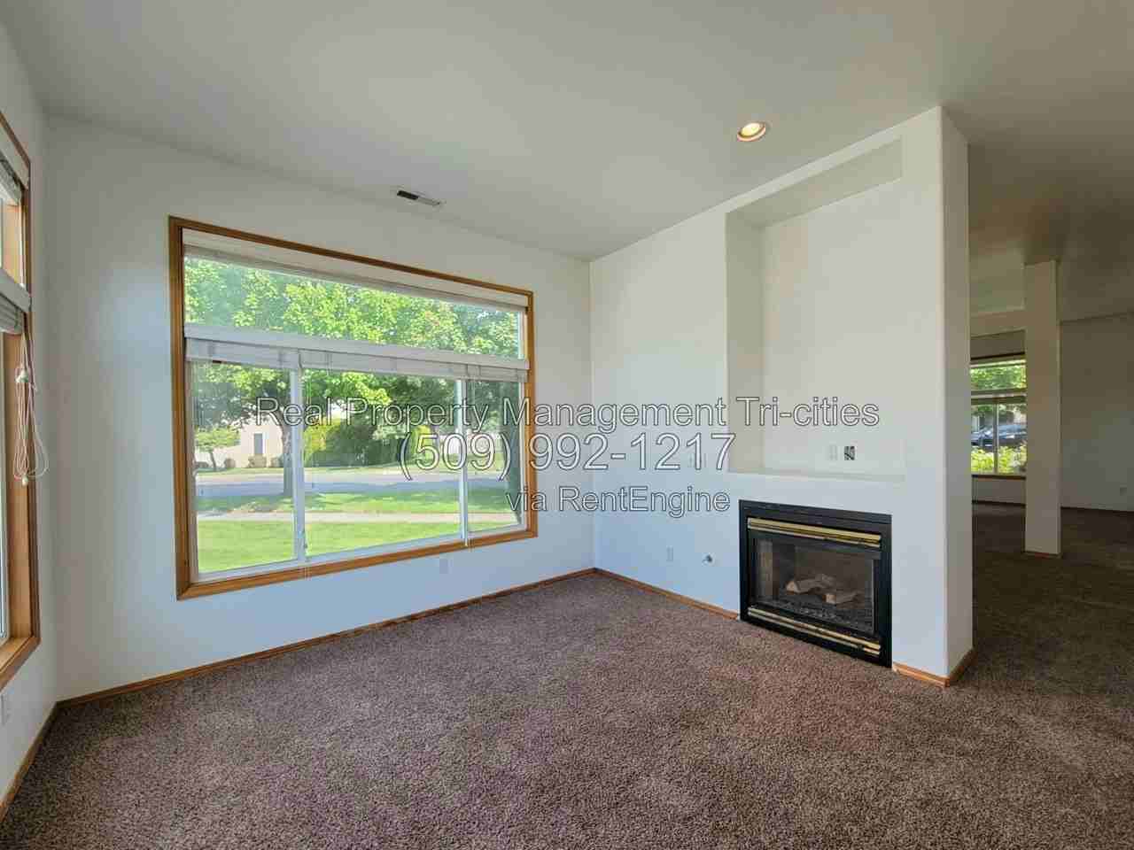 2567 Prestwick Dr - Photo 3 of 17