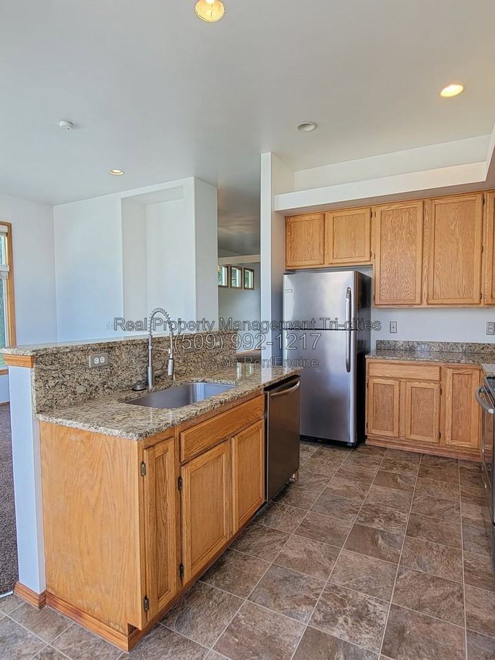 2567 Prestwick Dr - Photo 5 of 17