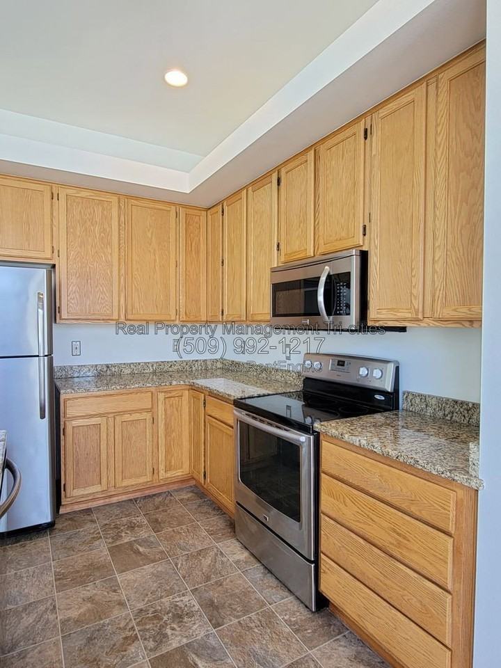2567 Prestwick Dr - Photo 6 of 17