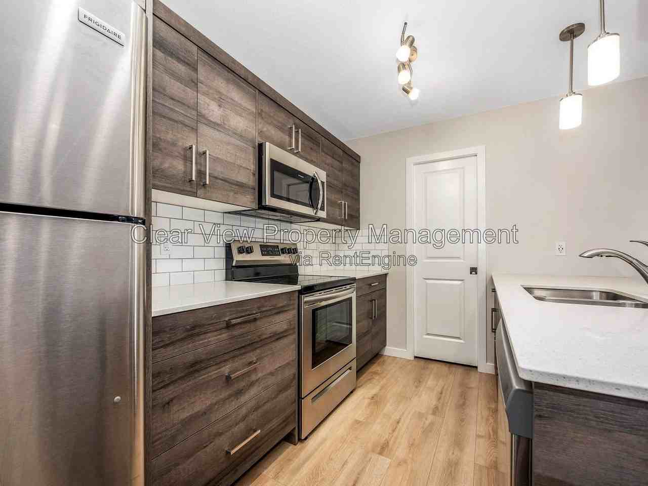 998 41 Ave N #2 - Photo 4 of 18
