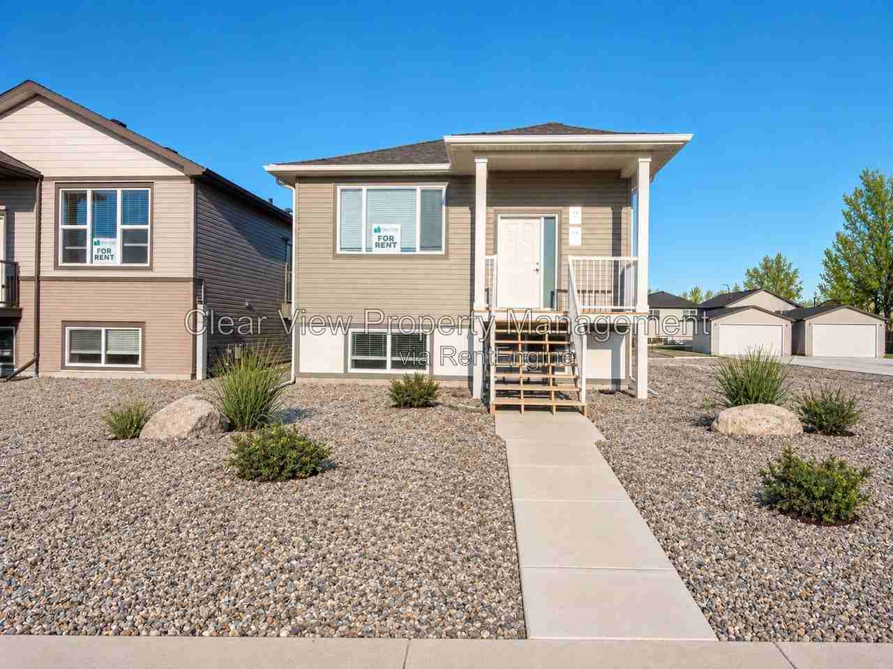 991 40 Ave N - Photo 2 of 20