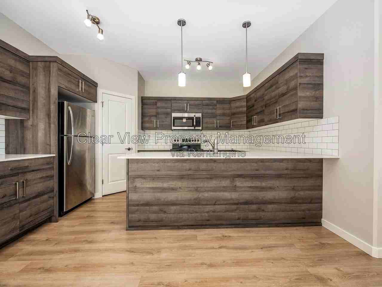 991 40 Ave N - Photo 3 of 20